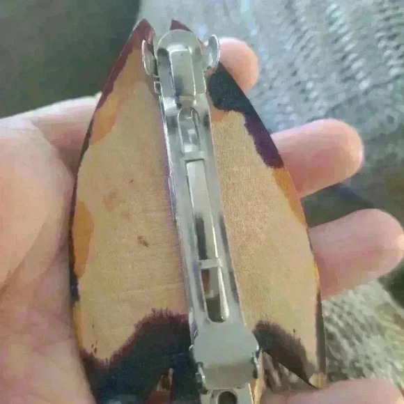 Wooden  fish brooche - Picture 3 of 3